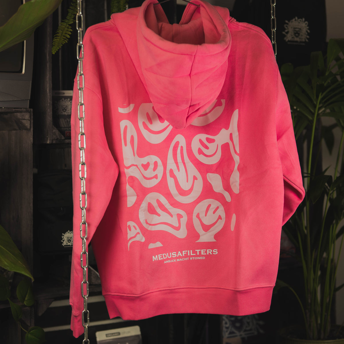 Medusafilters Hoodie Rosé, Rückseite am Bügel