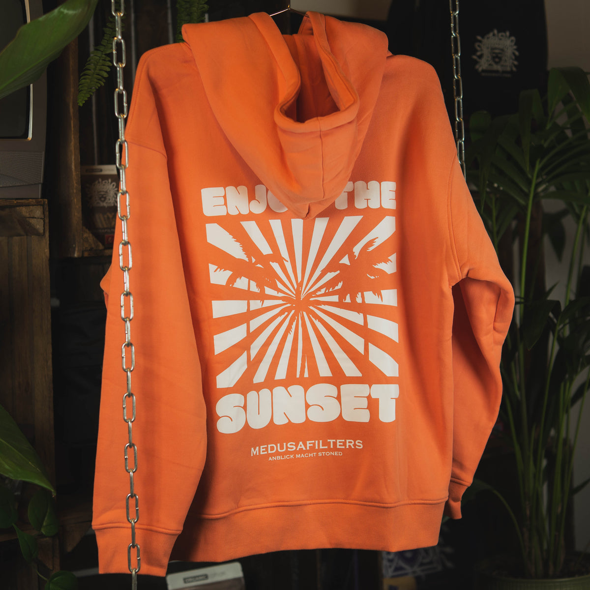 Medusafilters Hoodie Sunset, Rückseite am Bügel