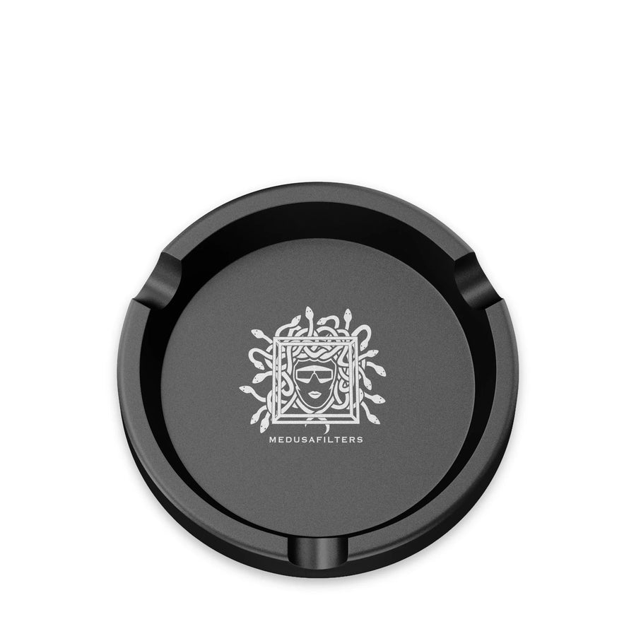 Medusafilters Premium-Aschenbecher in Schwarz, flach, mit Medusa-Logo