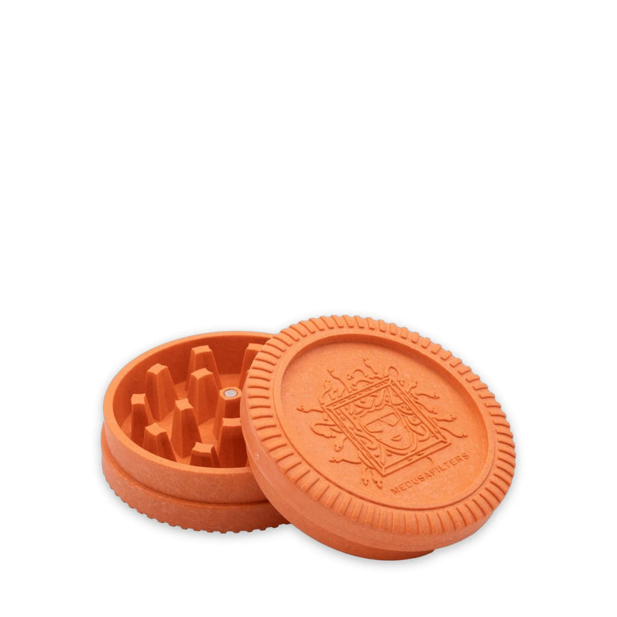 Medusafilters Grinder SUNSET, 62 mm, geöffnet: Deckel und Mahlkammer mit Zähnen