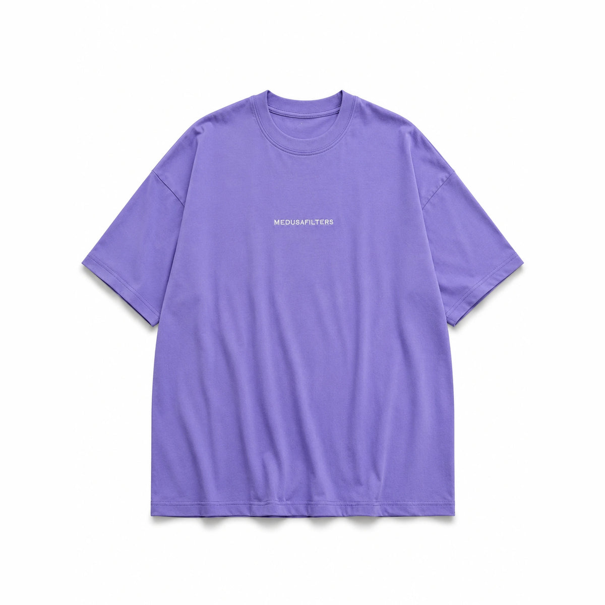 Medusafilters T-Shirt Violet, Vorderseite mit gesticktem Schriftzug