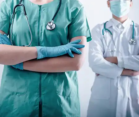 Arztpflegerinnen in Arbeitsuniform